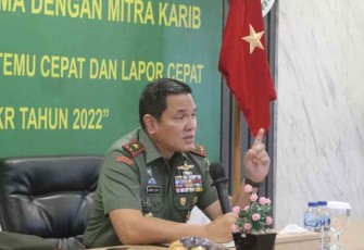 Danrem 052/Wkr Brigjen TNI Rano Tilaar saat memberikan arahan mitra karib dan awak media di Makorem 052/Wkr