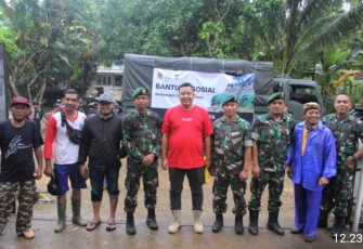 Baksos Menarmed 2 Kostrad Bantu Warga Terdampak Bencana Alam