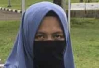 Seorang Wanita berupaya terobos istana presiden dengan membawa senjata api, saat diamankan, Selasa (25/10)