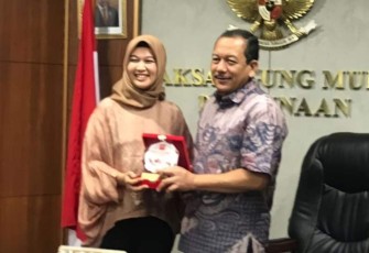 JAM Pembinaan Dr Bambang Sugeng Rukmono saat menerima kunjungan pengurus INTI ibu Pusanti di Jakarta 