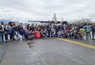 Danlanud Sutan Sjahrir Kol Nav Saeful Rakhmat bersama atlet Paragliding Sumbar 