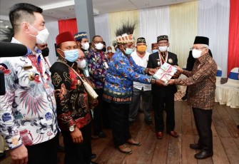 Wapres RI KH Ma'ruf Amin saat menerima aspirasi Para Raja dan Tokoh Adat Papua Barat 