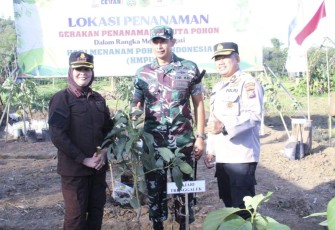 Dandim 0806/Trenggalek Letkol Kav Peddy Adi Prasetyo bersama Forkopimda Trenggalek 