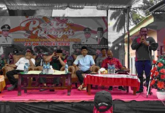Kades Argotirto, Ahmad Soleh, saat sambutan.