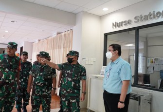 Kasad saat mengecek secara langsung kesiapan Tim Medis untuk Pelayanan Kesehatan bagi Peserta G20