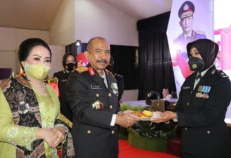 Polda Bengkulu Potong Tumpeng