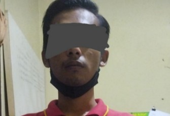 Tersangka saat diamankan aparat