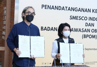 Penandatanganan perjanjian kerja sama antara Smesco Indonesia dengan BPOM di Jakarta, Selasa (6/9). 