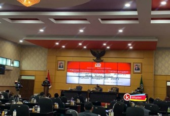 Rapat Paripurna DPRD Kota Blitar, Jumat 18 Maret 2022. (foto : Faisal NR / Klikwarta.com)