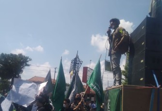 Aksi Mengemukakan Pendapat Di Muka Umum oleh HMI Cabang Blitar di Depan Kantor DPRD Kota Blitar