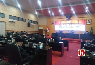 Situasi Rapat Paripurna DPRD Kota Blitar Penyampaian Rekomendasi DPRD Terhadap LKPJ Walikota Blitar Tahun 2021 (foto : Faisal NR / Klikwarta.com)
