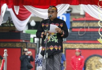 Walikota Blitar Santoso saat Bacakan Amanat Sambutannya di Upacara Budaya Grebeg Pancasila Peringatan Hari Lahir Pancasila 1 Juni 2022 (foto : dok. Pemkot Blitar)