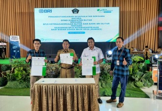 Penandatanganan Nota Kesepakatan Bersama antara BPJamsostek Blitar dengan BRI Blitar dan DPMD Kabupaten Blitar Soal Daftar dan Iuran BPJamsostek via BUMDes