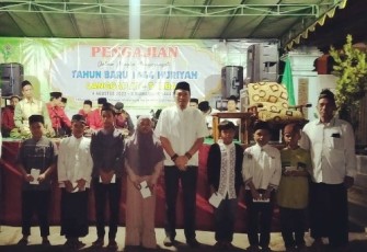 Ketua DPC Partai Demokrat Kota Blitar Ridho Handoko Usai Berikan Santunan Anak Yatim dan Doa Bersama Demi Kesuksesan DPP Partai Demokrat Saat Daftar Peserta Pemilu ke KPU