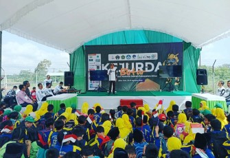 Asisten III Pemkab Blitar Mashudi Saat Sampaikan Sambutan Wakil Bupati Blitar Rahmat Santoso dalam Acara Lomba Robotik Tingkat Kabupaten Blitar Tahun 2022 (foto : Faisal NR / Klikwarta.com)