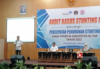 Wakil Bupati Blitar Rahmat Santoso Sampaikan 5 Strategi Upaya Turunkan Stunting di Kabupaten Blitar di Hadapan Peserta Audit Kasus Stunting Pertama (foto : Faisal NR / Klikwarta.com)