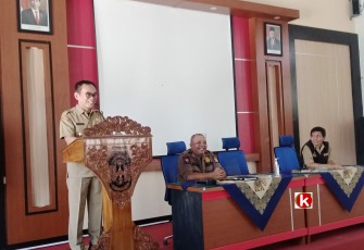 Wakil Walikota Blitar Tjutjuk Sunario Berikan Sambutan di Acara Pelaksanaan Tes Urine kepada Anggota Satpol PP Kota Blitar (foto : Faisal NR / Klikwarta.com)