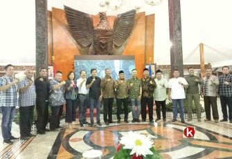 Wakil Bupati Blitar Rahmat Santoso bersama Wakil Bupati dan Walikota se-Jatim Berkumpul di Pendopo RHN (foto : Faisal NR / Klikwarta.com)