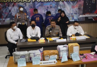 Kasubbid Penmas Bidhumas Polda Banten AKBP Meryadi saat press confrence pada Senin (19/09).