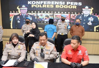 Kapolres Bogor AKBP Dr.Iman Imanuddin S.H., S.I.K., M.H  saat konferensi pers