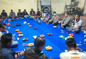Paguyuban Cipto Rukun Ngopi Bareng di Polsek Besuki