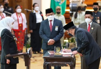 Pelantikan Adhy Karyono menjadi Sekretaris Daerah (Sekda) Provinsi Jawa Timur (Jatim), Jumat (15/07/2022).