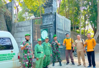 Serka Sudiono saat Lakukan Pengamanan Kegiatan Tradisi Keduk Beji