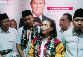 Ketua PC Tidar Surabaya dr Dwi Wijayanto disela agenda pembukaan pelantikan pengurus melakukan deklarasi bersama jajaran. 