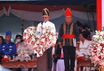 Walikota Bitung saat memimpin upacara bendera pada peringatan HUT Kota Bitung Ke-32.