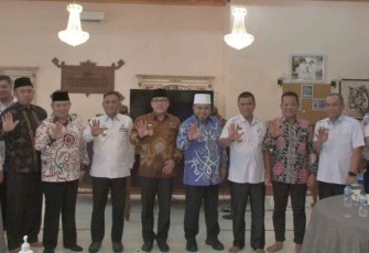 Walikota Bengkulu Helmi Hasan didampingi kepala OPD bersama jajaran Pemkot Metro usai pertemuan. Kamis, 28 Juli 2022. Foto/Dok