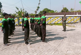 Sertu Suyono saat Berikan Pelatihan PBB Kepada Para Banser Wilayah Bringin