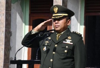 Kasrem 081/DSJ Letkol Inf Yuli Eko Purwanto saat pimpin upacara