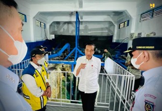 Presiden Jokowi saat Tinjau SPAM Wey Momolin