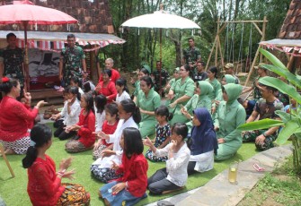 Parade Cinta Indonesia-Yonarmed 11 Kostrad saat Edukasi Anak-anak Sekolah Kasih I Care Borobudur