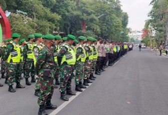 Satu SST TNI Kodim Bojonegoro saat Turut Pengamanan