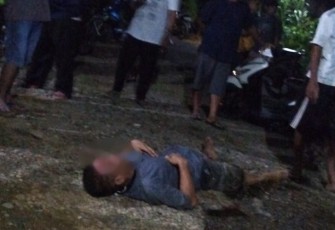 DD terjatuh dari motornya saat berniat kabur usai aksinya mendatangi rumah SV