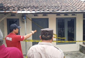 Polisi saat datangi TKP mengamankan pelaku dan barang bukti