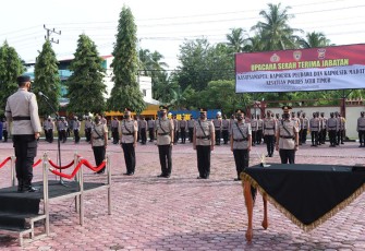 Kapolres Aceh Timur AKBP Andy Rahmansyah, S.I.K. saat memimpin langsung upacara serah terima jabatan (Sertijab) Kasat Samapta, Kapolsek Peudawa dan Kapolsek Madat, Kamis, (29/09/2022).