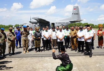 Penyambutan Ketua Umum DPP HKTI yang juga Kepala Staf Kepresidenan (KSP) Jenderal TNI (Purn) Moeldoko di Karimun, Senin (22/11). 