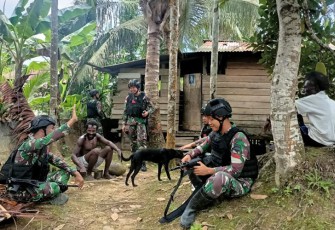 Satgas Yonif 126/KC Lakukan Komsos Warga Perbatasan