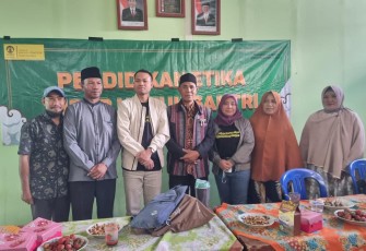 Sekolah Kajian Stratejik dan Global Universitas Indonesia saat Lakukan Pengabdian Kepada Masyarakat di Lombok