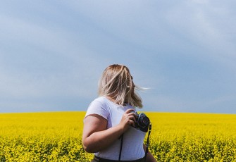 Ilustrasi obesitas pada remaja. Sumber foto: Unsplash.com/Priscilla Du Preez
