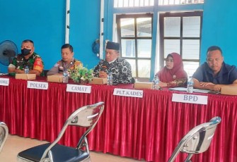 Babinsa Kembang Janggut saat Hadiri Rapat Pleno Penetapan Kades Terpilih