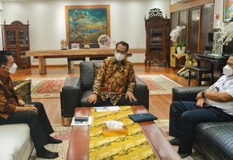 Gubernur Ansar saat pertemuan