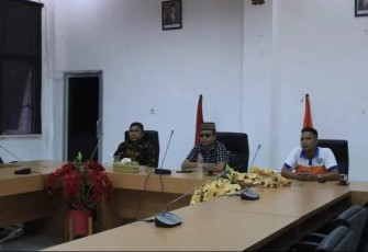 Asisten ll Pemkab Labuhanbatu saat Ikuti Karya Kreatif Secara Virtual
