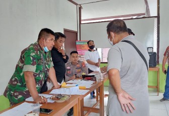 Babinsa Bersama Bhabinkamtibmas Bantu Mediasi Warga 
