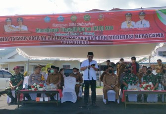 Walikota Bitung saat memberikan sambutan pada kegiatan pelepasan ta'aruf kafilah MTQ ke-29 tingkat provinsi Sulut