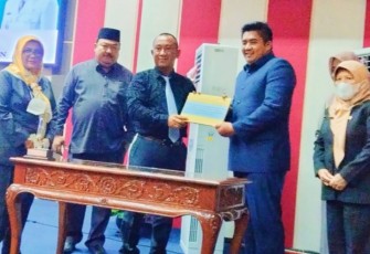 Saat Rapat Paripurna DPRD Bintan Sahkan Ranperda Pertanggungjawaban Pelaksanaan APBD TA 2021 Jadi Perda