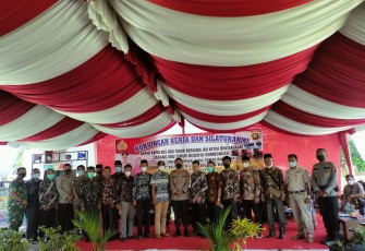 Foto bersama usai acara