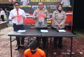Polres Rejang Lebong saat Rilis Oknum Mahasiswa Simpan Dua Paket Sabu
